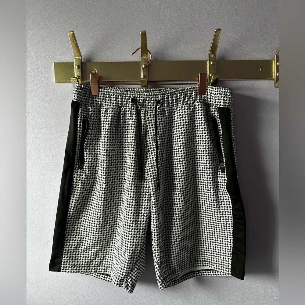 Eden Black & White Shorts Size M